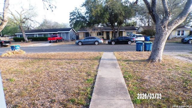 1003 E Randall, Beeville, TX 78102