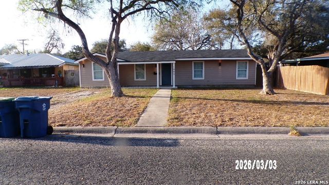 1003 E Randall, Beeville, TX 78102