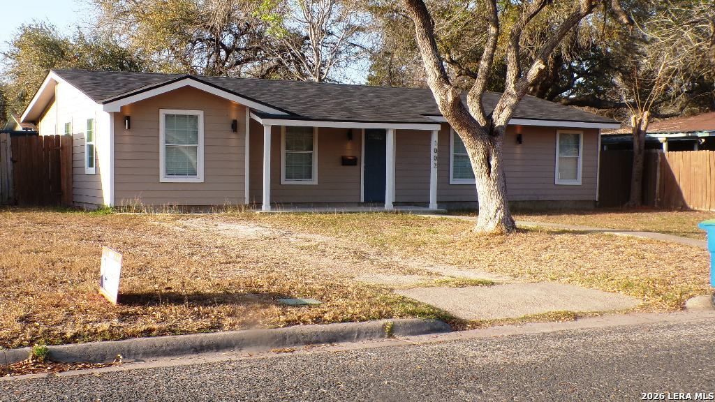 1003 E Randall, Beeville, TX 78102