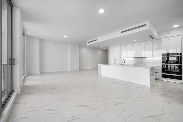 220 Lake Shore Drive 2202, Lake Park, FL 33403