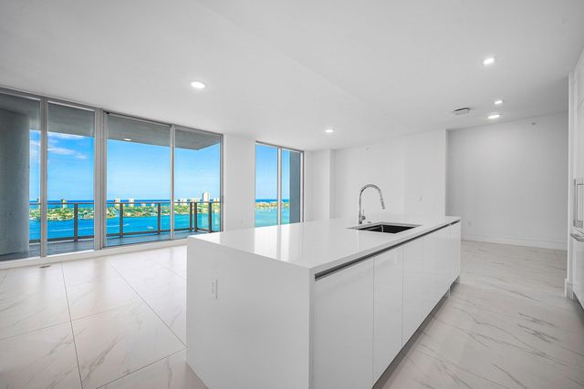 220 Lake Shore Drive 2202, Lake Park, FL 33403