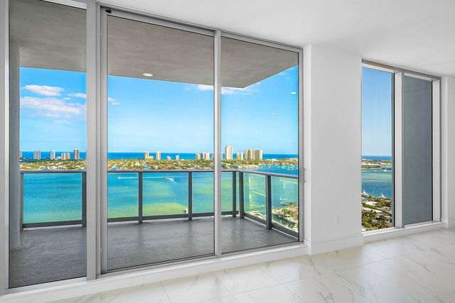 220 Lake Shore Drive 2202, Lake Park, FL 33403