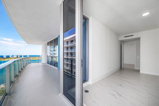 220 Lake Shore Drive 2202, Lake Park, FL 33403