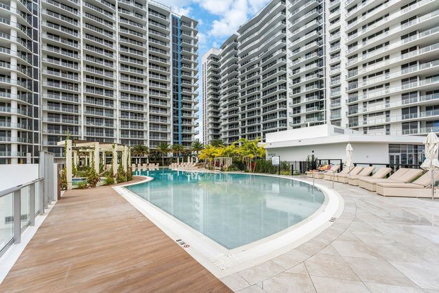 220 Lake Shore Drive 2202, Lake Park, FL 33403