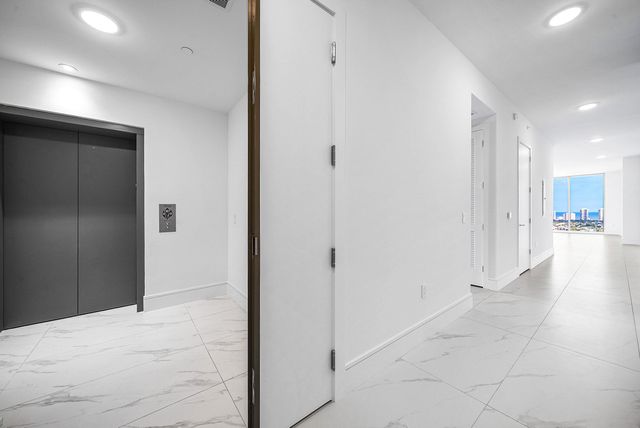 220 Lake Shore Drive 2202, Lake Park, FL 33403