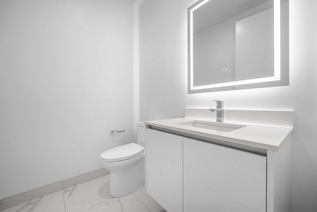 220 Lake Shore Drive 2202, Lake Park, FL 33403