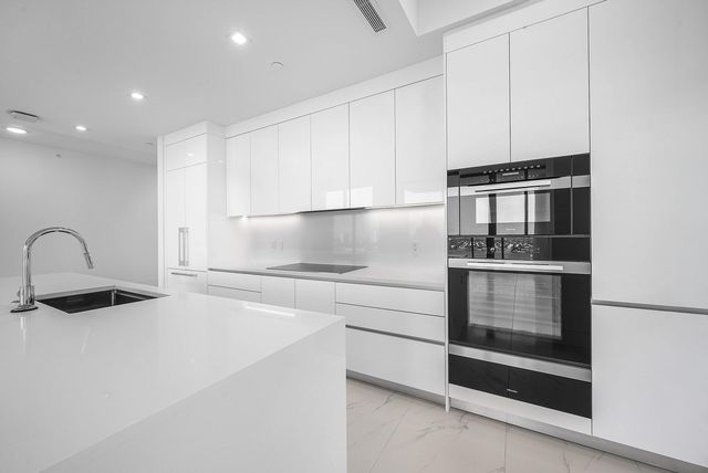 220 Lake Shore Drive 2202, Lake Park, FL 33403