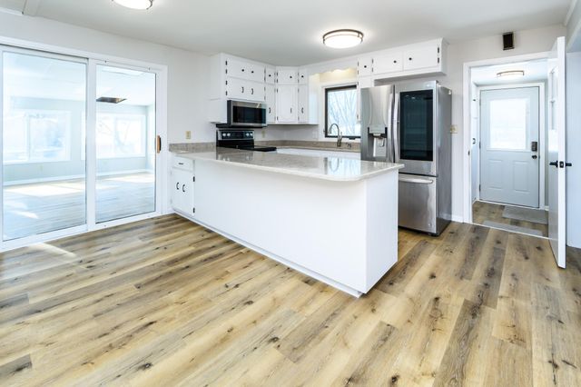 10935 S Thomas Avenue S, Bloomington, MN 55431