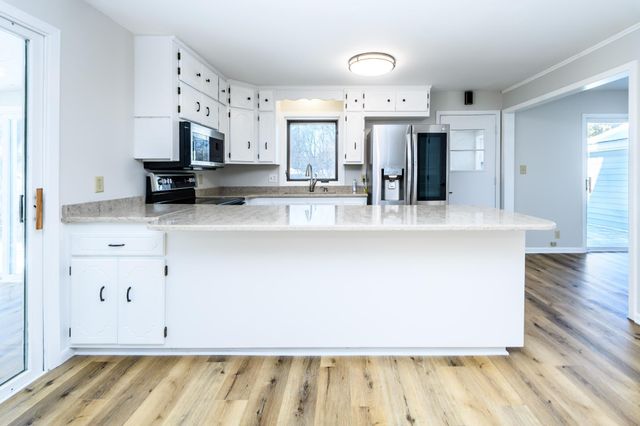 10935 S Thomas Avenue S, Bloomington, MN 55431