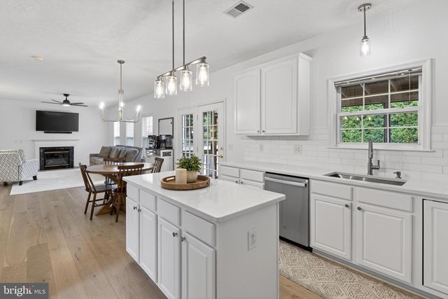 242 FOX CHASE ST, Warrenton, VA 20186