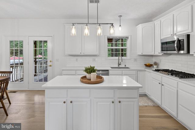 242 FOX CHASE ST, Warrenton, VA 20186