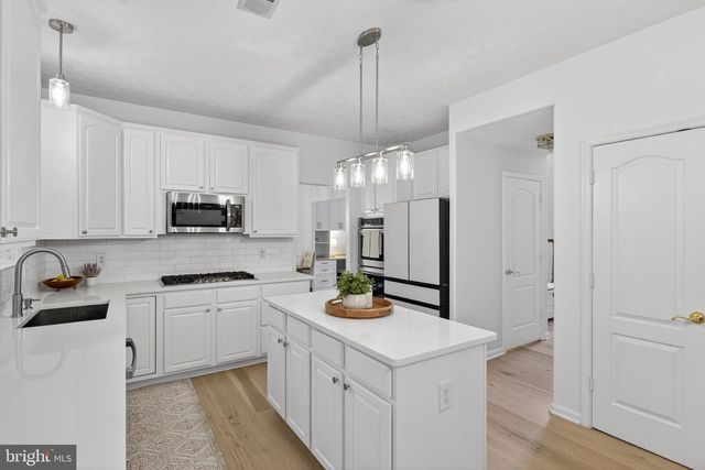 242 FOX CHASE ST, Warrenton, VA 20186