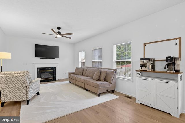242 FOX CHASE ST, Warrenton, VA 20186