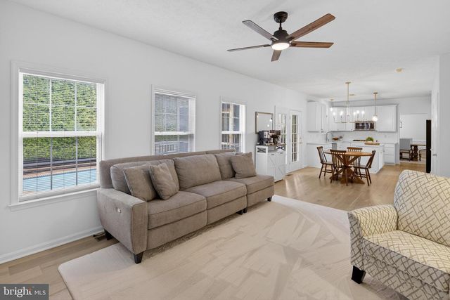 242 FOX CHASE ST, Warrenton, VA 20186