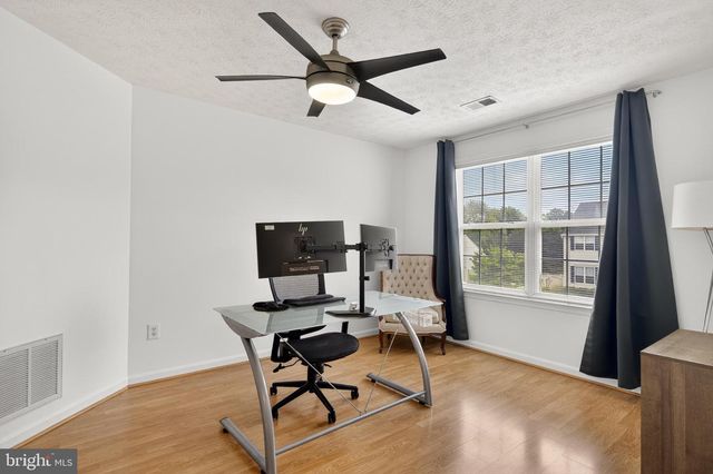 242 FOX CHASE ST, Warrenton, VA 20186