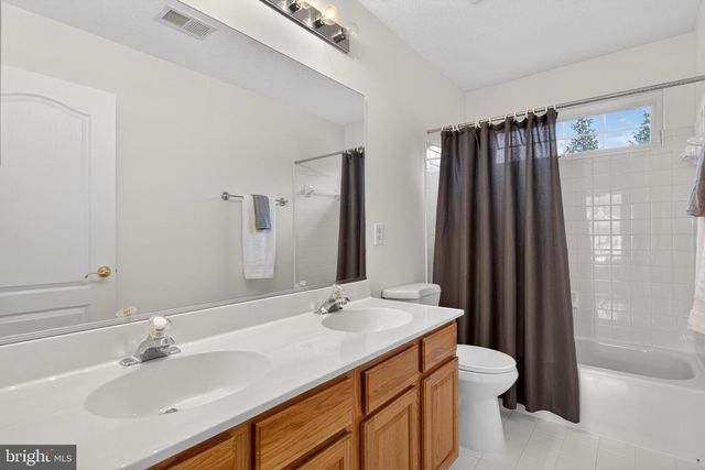 242 FOX CHASE ST, Warrenton, VA 20186