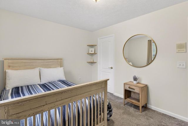 242 FOX CHASE ST, Warrenton, VA 20186