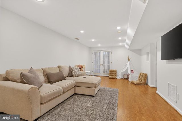 242 FOX CHASE ST, Warrenton, VA 20186