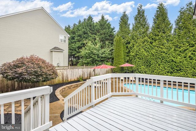 242 FOX CHASE ST, Warrenton, VA 20186