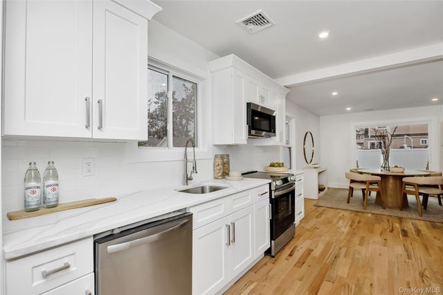 159 35th Street, Lindenhurst, NY 11757