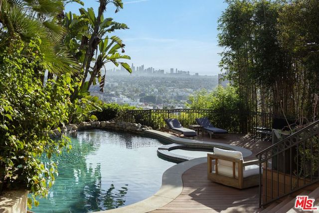 1427 N Kings Road, West Hollywood, CA 90069