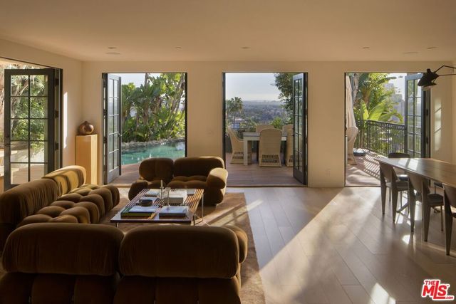 1427 N Kings Road, West Hollywood, CA 90069