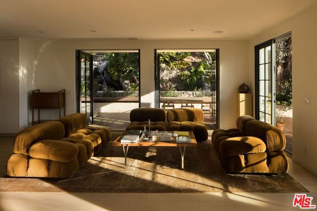 1427 N Kings Road, West Hollywood, CA 90069