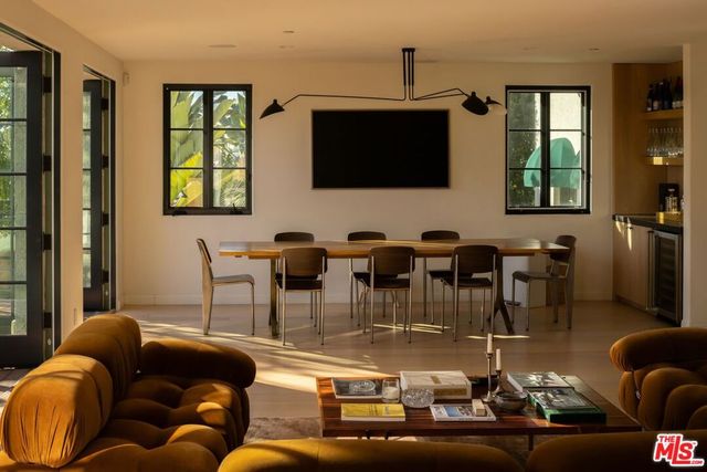 1427 N Kings Road, West Hollywood, CA 90069