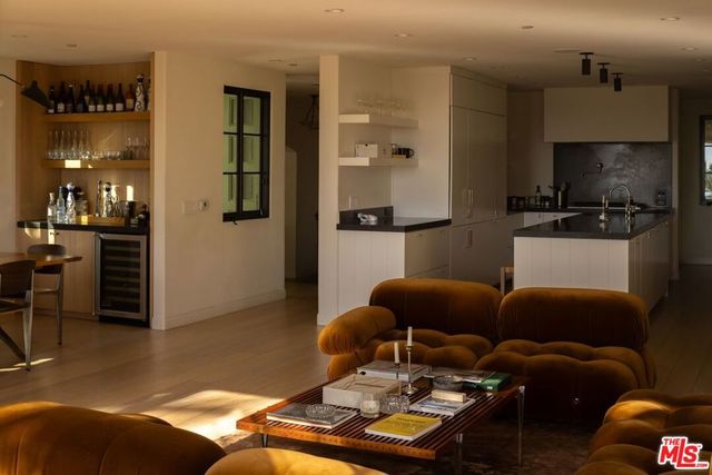 1427 N Kings Road, West Hollywood, CA 90069