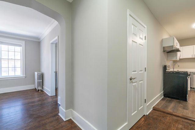 7418 N Damen Avenue 2, Chicago, IL 60645