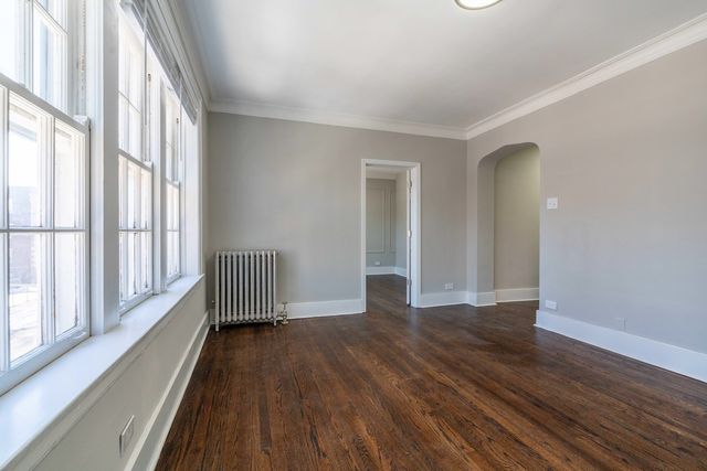 7418 N Damen Avenue 2, Chicago, IL 60645