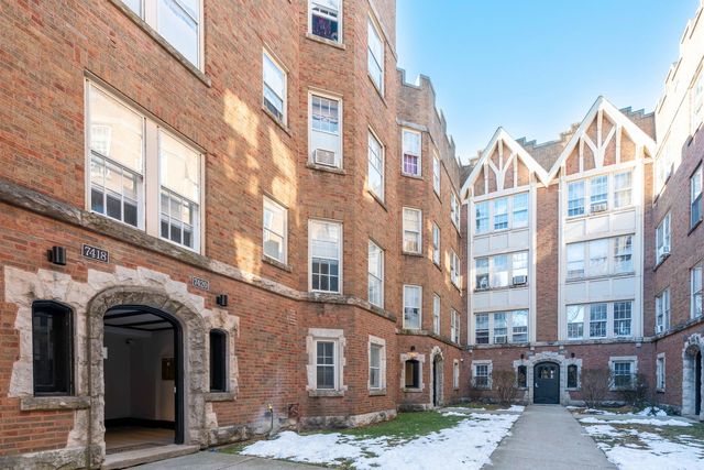 7418 N Damen Avenue 2, Chicago, IL 60645