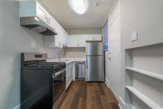 7418 N Damen Avenue 2, Chicago, IL 60645