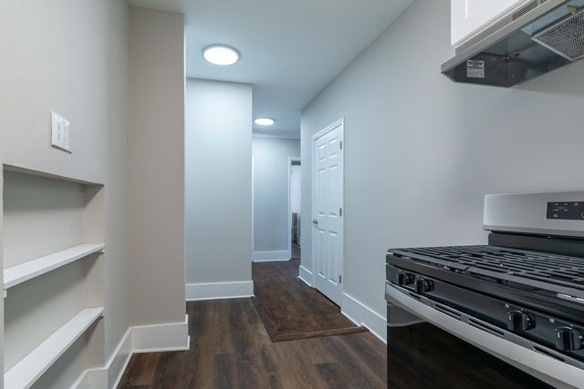 7418 N Damen Avenue 2, Chicago, IL 60645