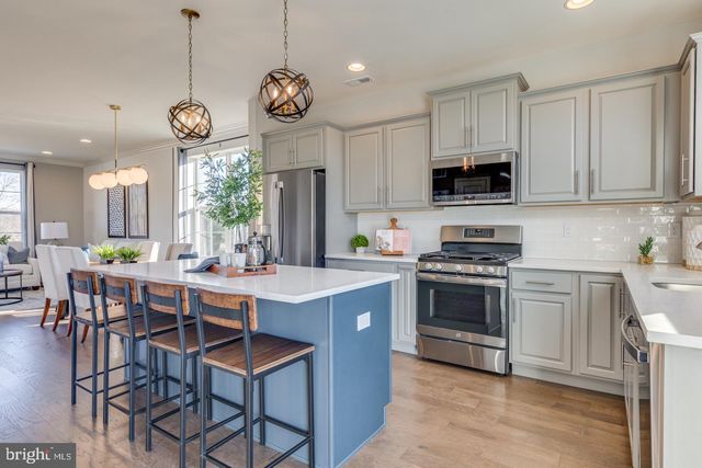 12 RAVELLO CT, Berlin, NJ 08009