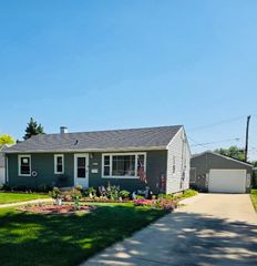 21 S Adams Street, North Aurora, IL 60542