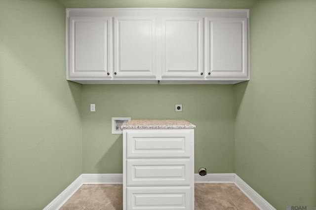 28766 Magnolia Dr, Walker, LA 70785