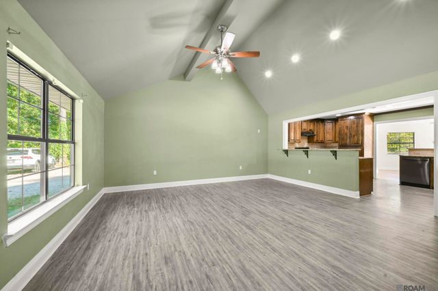 28766 Magnolia Dr, Walker, LA 70785