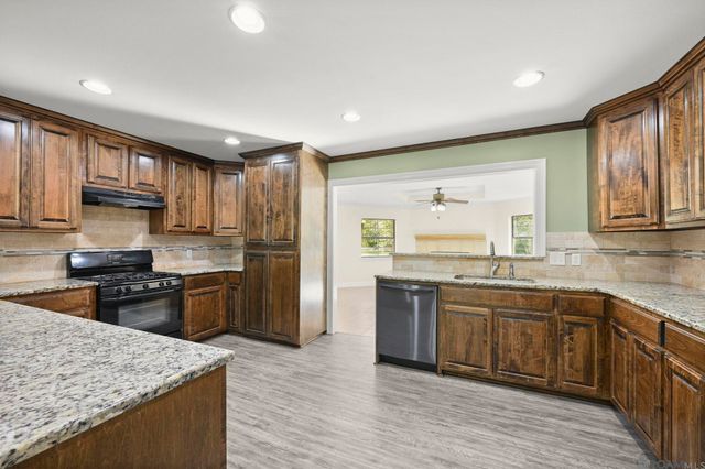 28766 Magnolia Dr, Walker, LA 70785