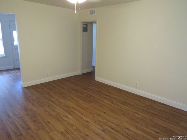 419 Anton Dr, San Antonio, TX 78223