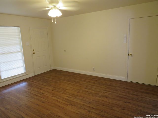 419 Anton Dr, San Antonio, TX 78223