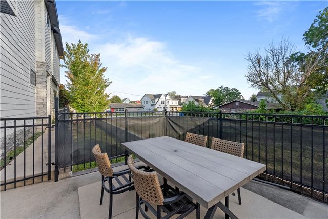 402 SW C Street, Bentonville, AR 72712