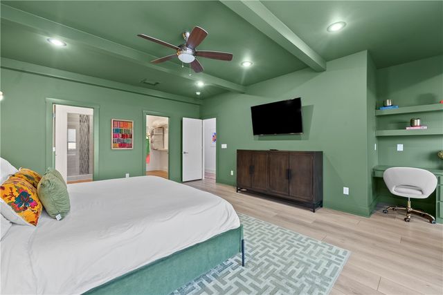 402 SW C Street, Bentonville, AR 72712