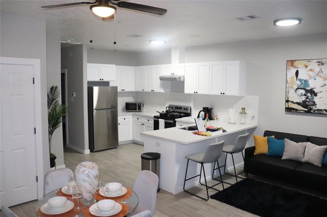 426 New Mexico Street B, Houston, TX 77029