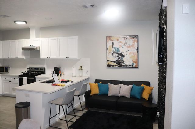 426 New Mexico Street B, Houston, TX 77029