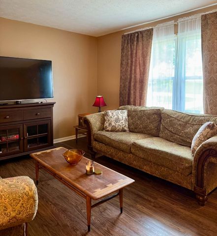 33 Meadowbrook Drive, Frankfort, KY 40601