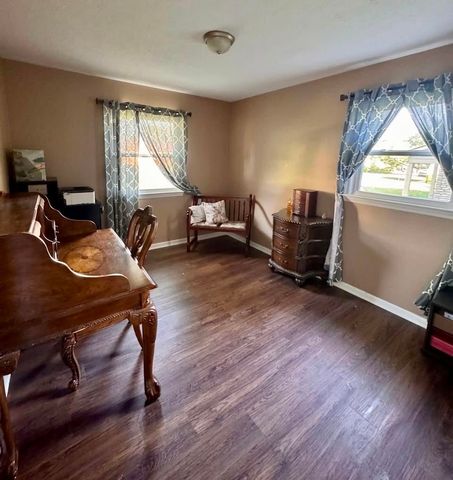 33 Meadowbrook Drive, Frankfort, KY 40601