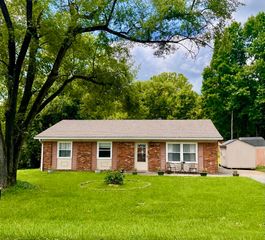33 Meadowbrook Drive, Frankfort, KY 40601