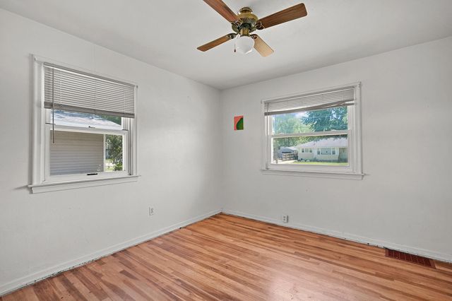 631 Oakcrest Street Sw, Kent City Vllg, MI 49509