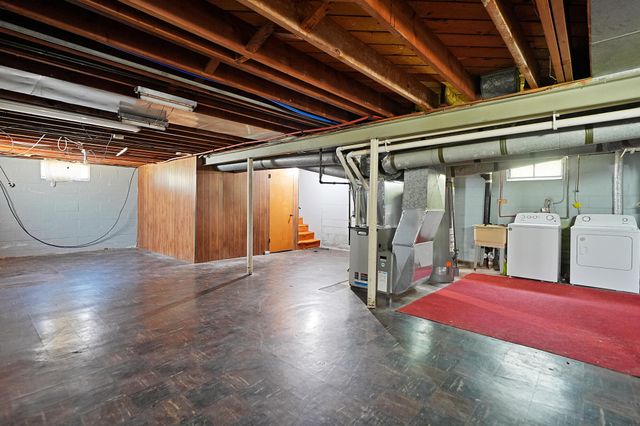 631 Oakcrest Street Sw, Kent City Vllg, MI 49509